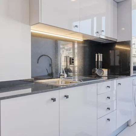 Beco Santa Emilia 4p, A In Madeira *