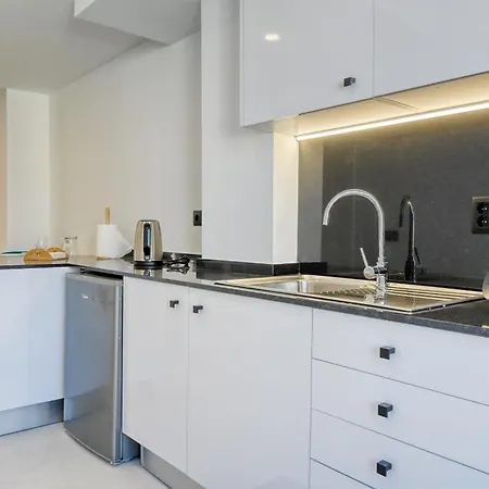 Beco Santa Emilia 4p, A In Madeira