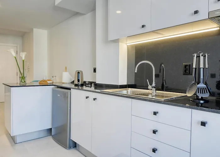 Beco Santa Emilia 4p, A In Madeira