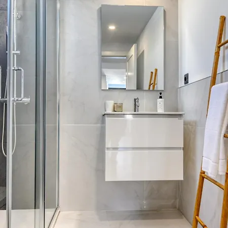 Beco Santa Emilia 4p, A In Madeira