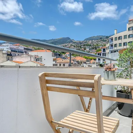 Beco Santa Emilia 4p, A In Madeira *