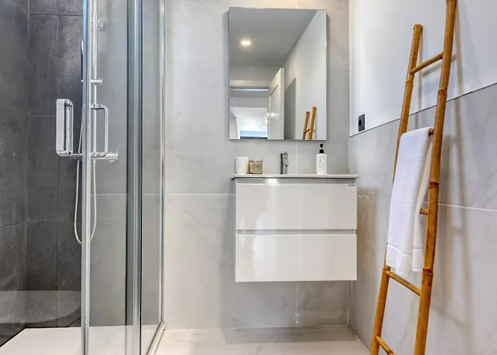 Beco Santa Emilia 4p, A In Madeira