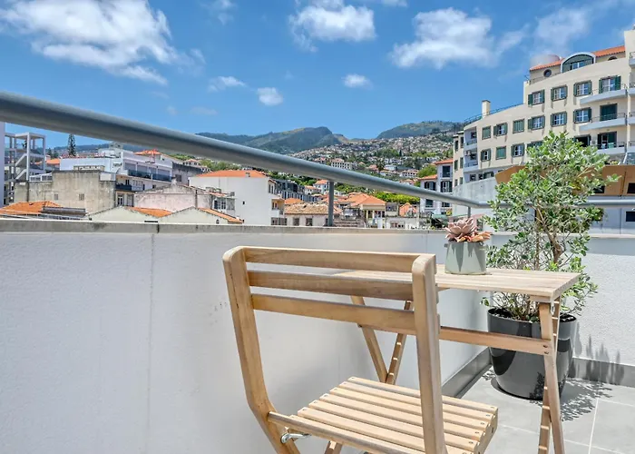 Beco Santa Emilia 4p, A In Madeira *